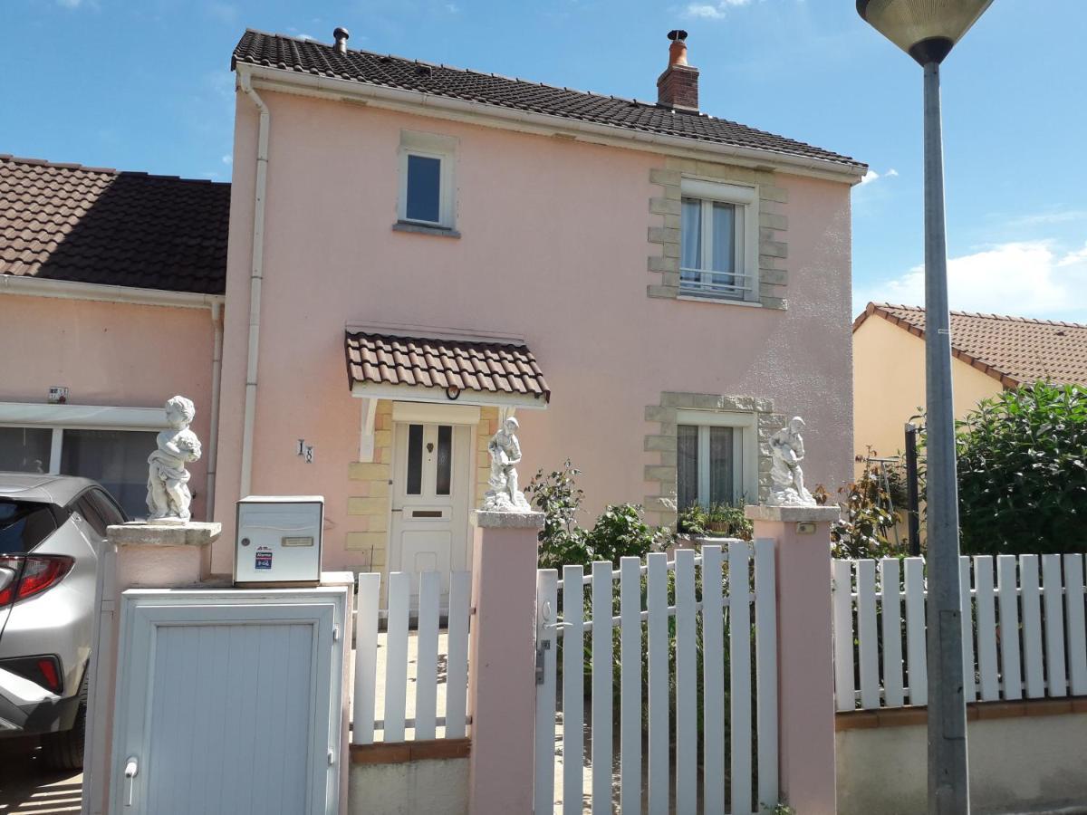 La Maison Rose 2 Chambres Avec Lit Pour 2 Personnes Et 2 Salles De Bains Nevers Bagian luar foto