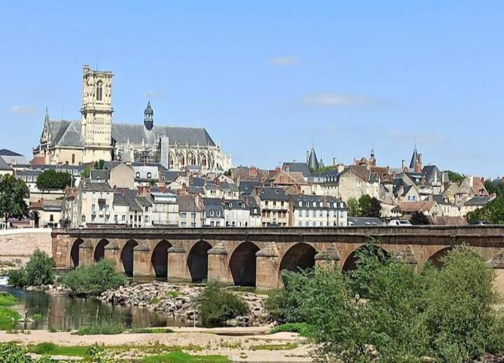 La Maison Rose 2 Chambres Avec Lit Pour 2 Personnes Et 2 Salles De Bains Nevers Bagian luar foto